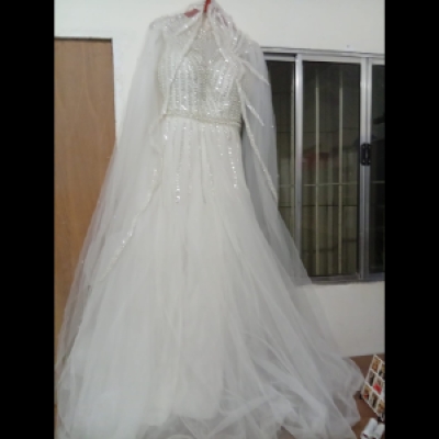 Vendo vestido de noiva, semi-novo, bem conservado..........................