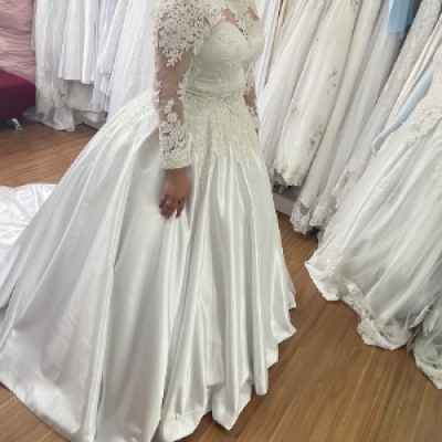 R$500,00 - Vestidos de Noivas & Debutantes, lindos 👰‍♀️👗...